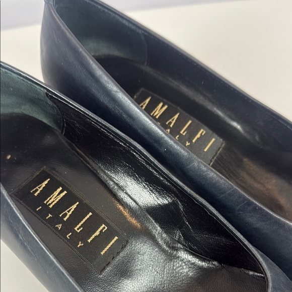 Vintage Amalfi Black Block 2” Heels Pumps with Patent Toe - Picture 4 of 10